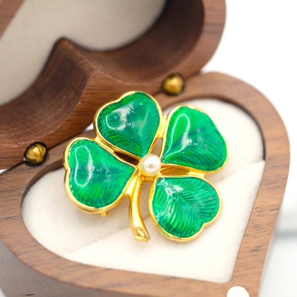 Enamel Shamrock Brooch Lucky 4 Leaf Clover 🍀 🙌🏻✨⏰💭🤝⌛️ - Picture 3 of 9